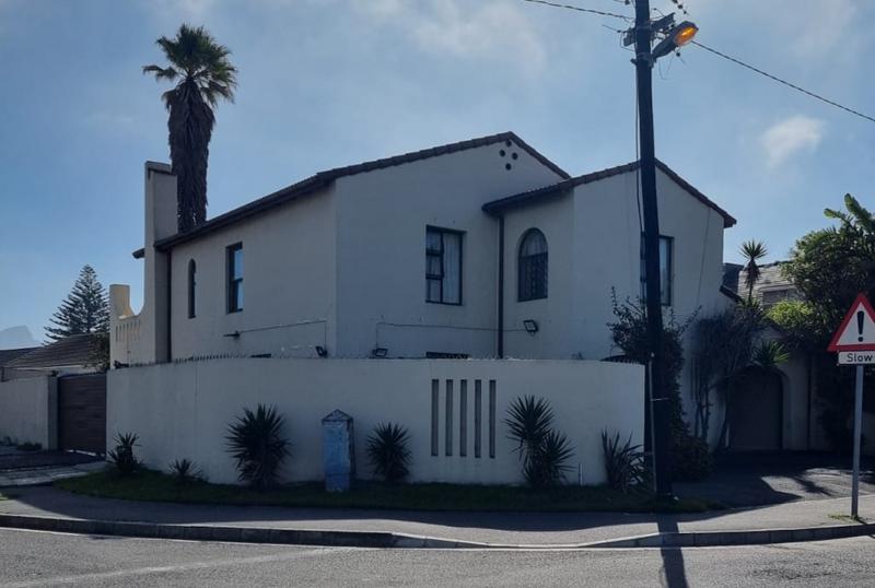 5 Bedroom Property for Sale in Grassy Park Western Cape
